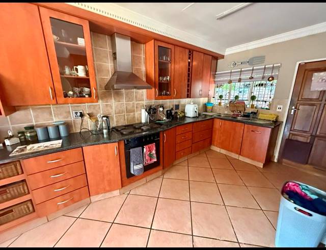 4 BEDROOM HOUSE FOR SALE IN ROOIHUISKRAAL